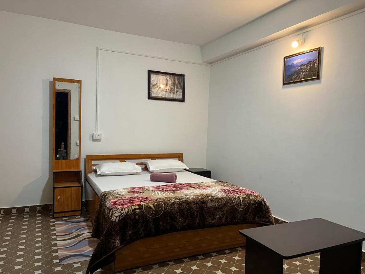 Side Homestay *